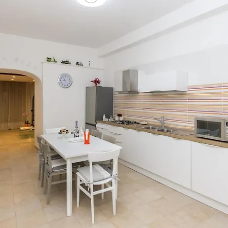 Center Luxury 2 Apartament *